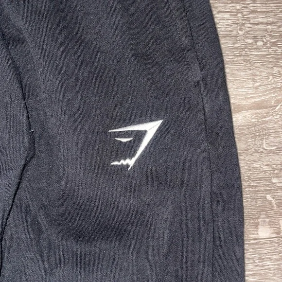Black Gymshark sweatpants joggers with embroidered logo - Picture 3 of 5